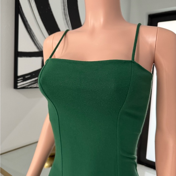 Elegant Green Spaghetti Strap Dress - Picture 2 of 5